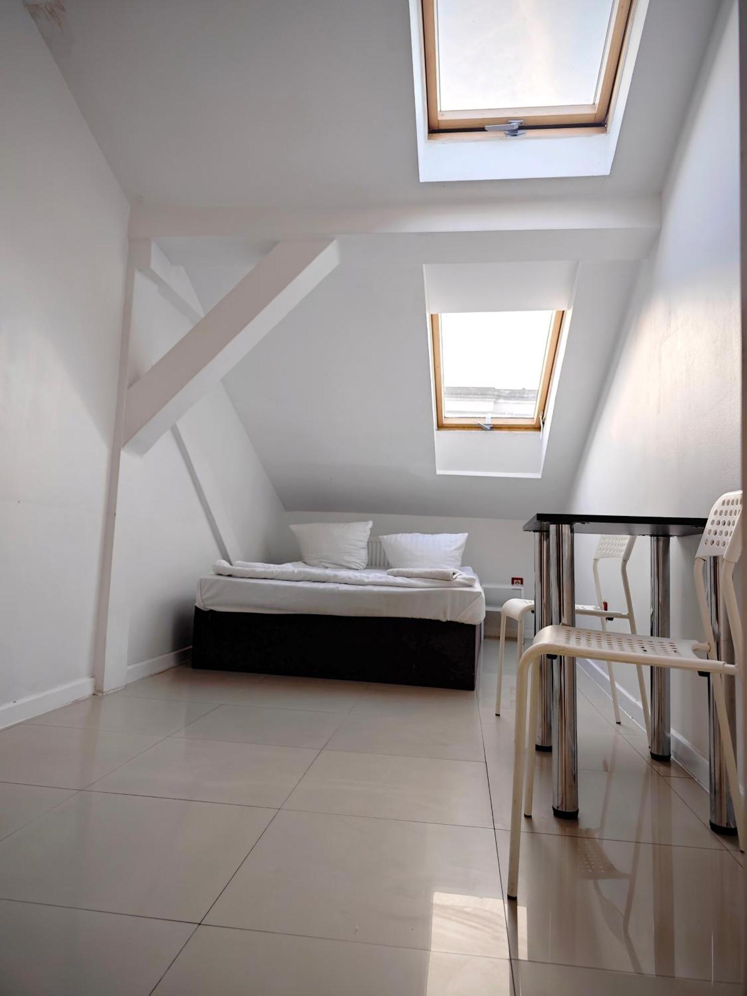 Apartamenty Hoza Attic Studio Βαρσοβία Δωμάτιο φωτογραφία