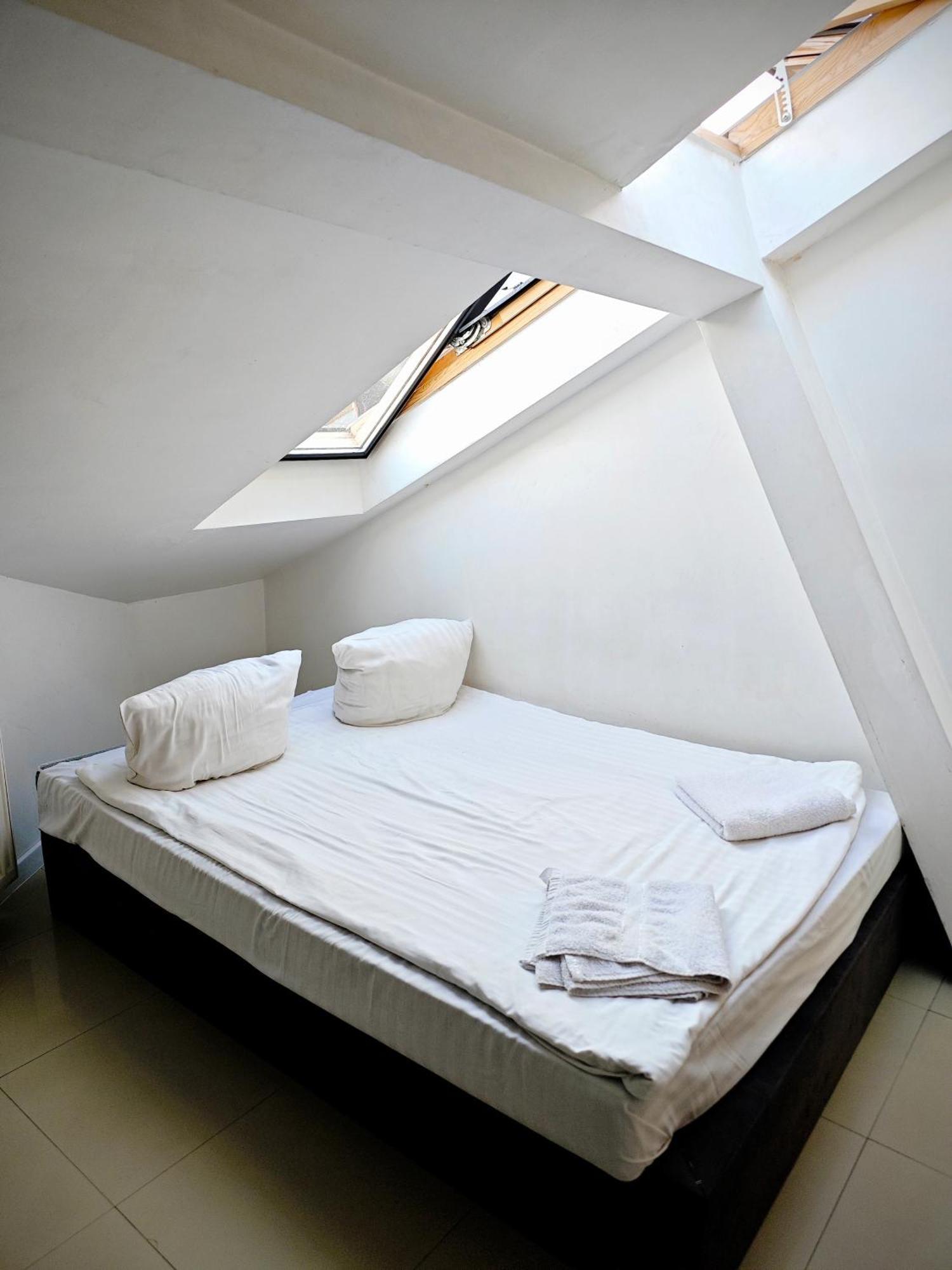 Apartamenty Hoza Attic Studio Βαρσοβία Δωμάτιο φωτογραφία