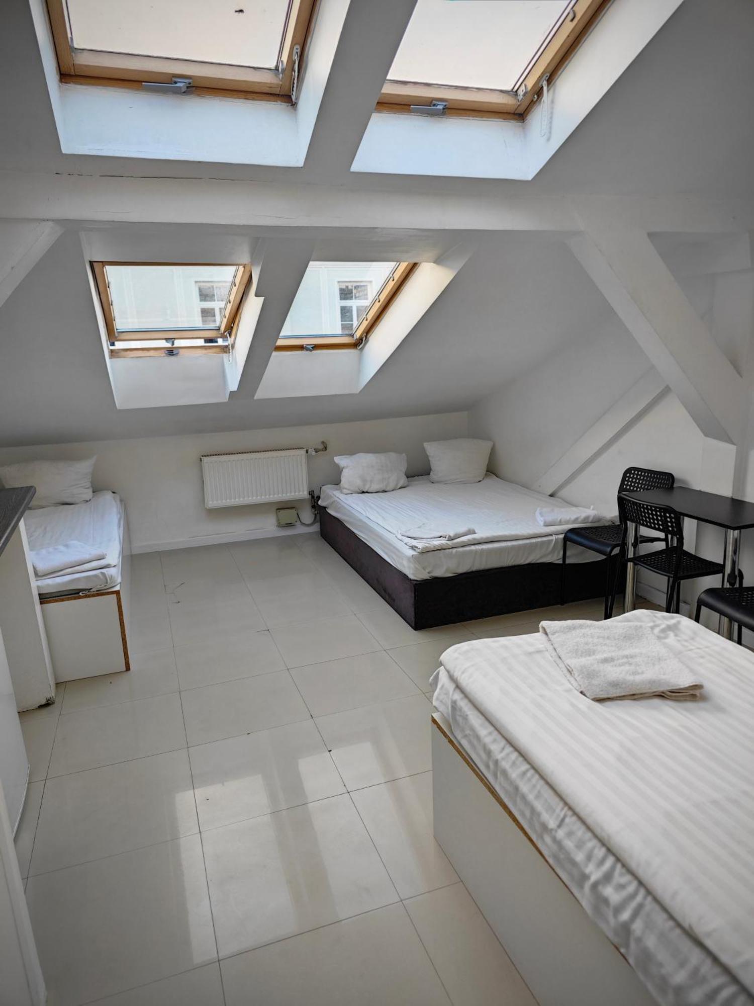 Apartamenty Hoza Attic Studio Βαρσοβία Δωμάτιο φωτογραφία