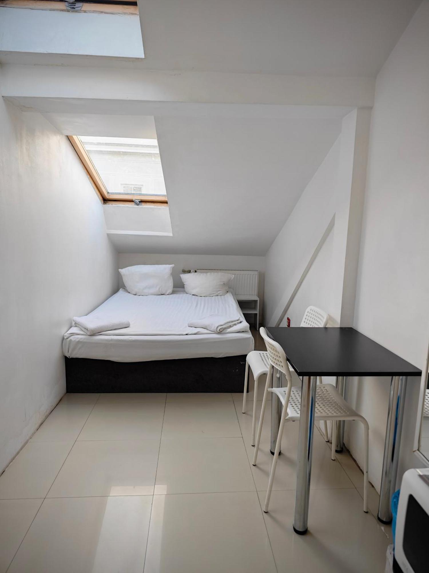 Apartamenty Hoza Attic Studio Βαρσοβία Δωμάτιο φωτογραφία