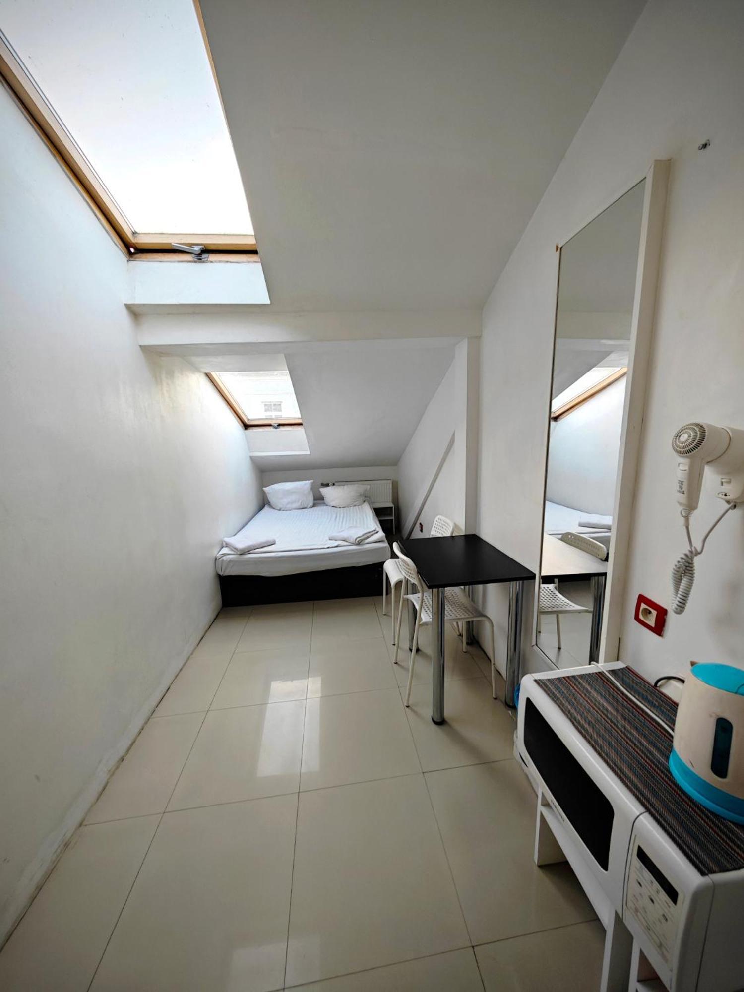Apartamenty Hoza Attic Studio Βαρσοβία Δωμάτιο φωτογραφία
